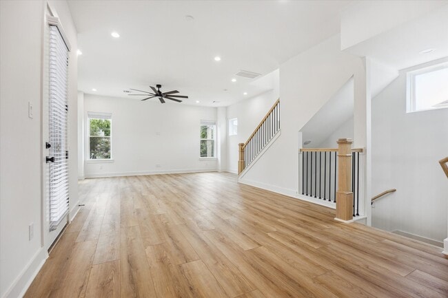 Building Photo - 1629 Beall St Rental