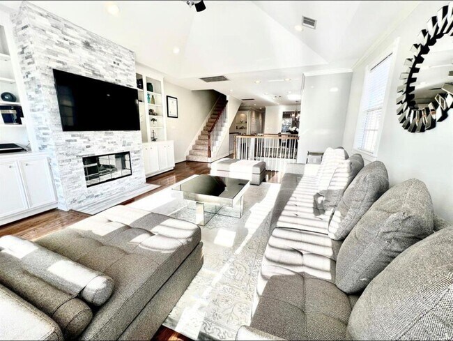 Photo - 1714 Roy St Casa