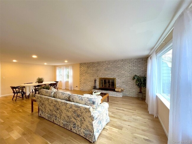 Photo - 25 Squires Ave
