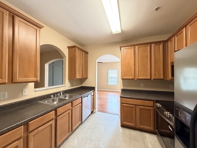 Photo - 540 Georgia Way