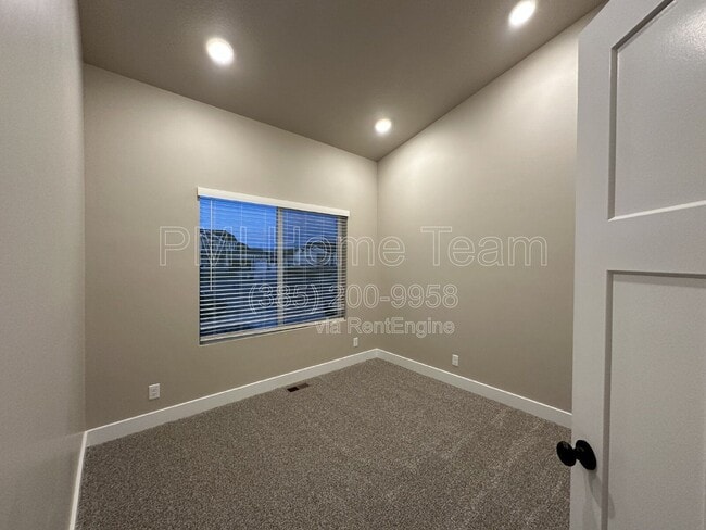 Photo - 1031 W 1000 N