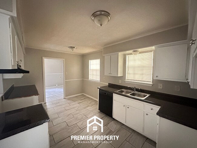 Photo - Charming 3BR/2BA Bartlett Area Home | All Hardwood Floor Bedrooms, Fireplace & Patio