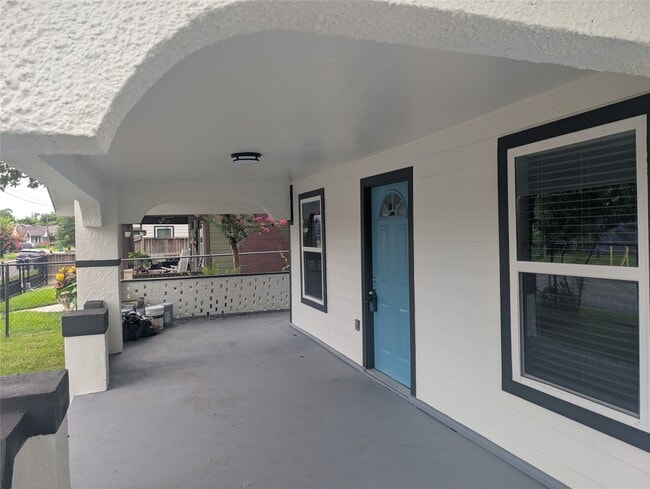 Building Photo - 4902 McKinney St Rental