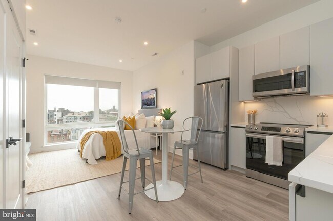 Photo - 1421 E Columbia Ave Unit 301