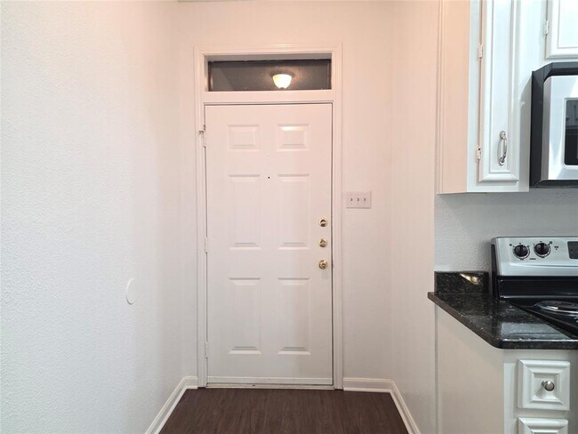 505 W 18th St Unit E