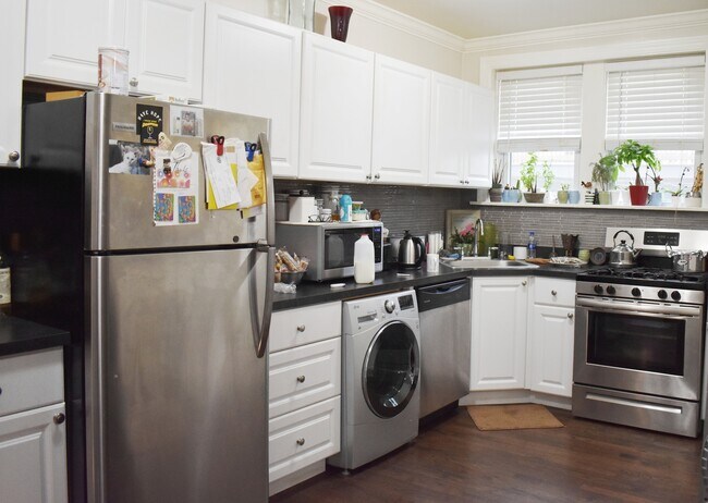 Photo - 3817.5 N Greenview Ave