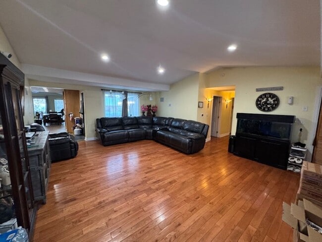 Photo - Beautifully Remodeled 4 bedroom off the River in town