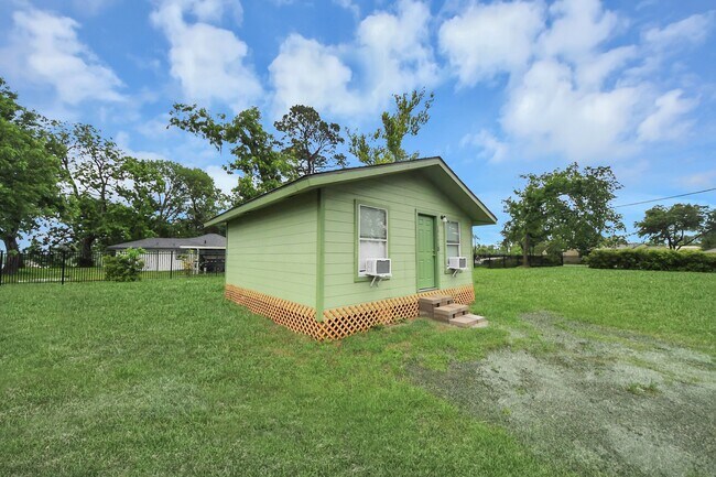 17111 River Rd Unit B