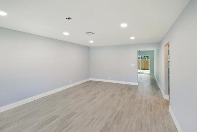 Photo - 9128 Roan Ln