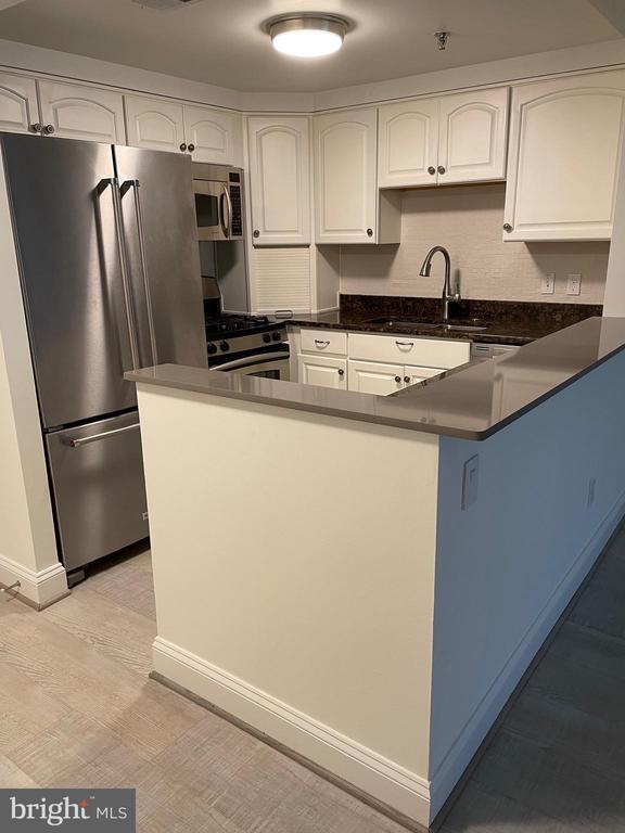 Photo - 4808 Moorland Ln Unit 409