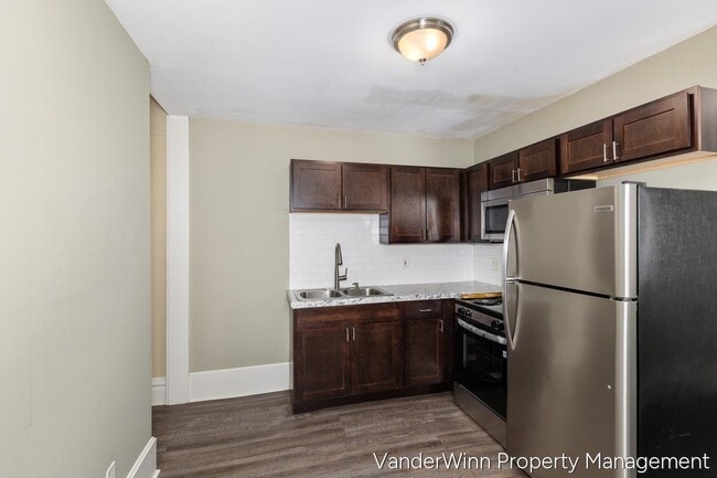 Photo - 740 Kellogg St SE