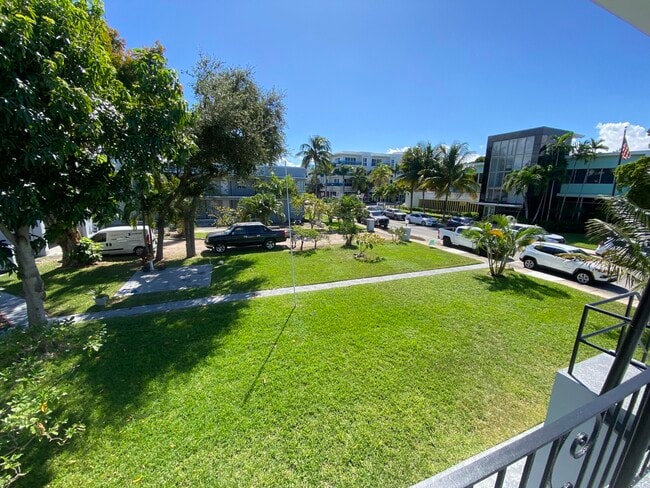 Building Photo - 115 Lucerne Ave Unit 4