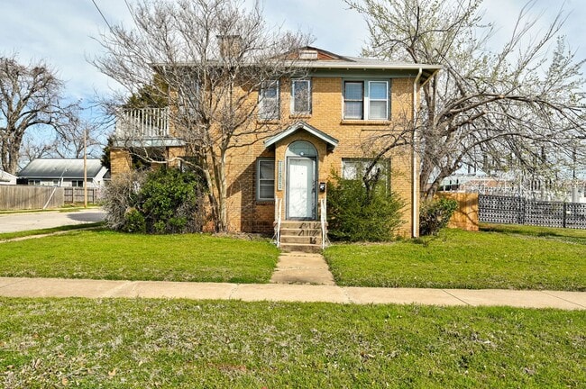 Photo - Charming 2-Bed, 1-Bath Upstairs Duplex Near the Paseo District * * * $350 MOVE-IN SPECIAL * * *