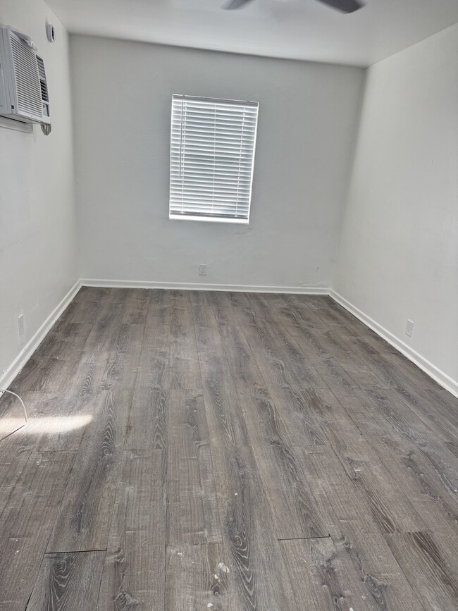 Photo - 1017 N E St Unidad 2