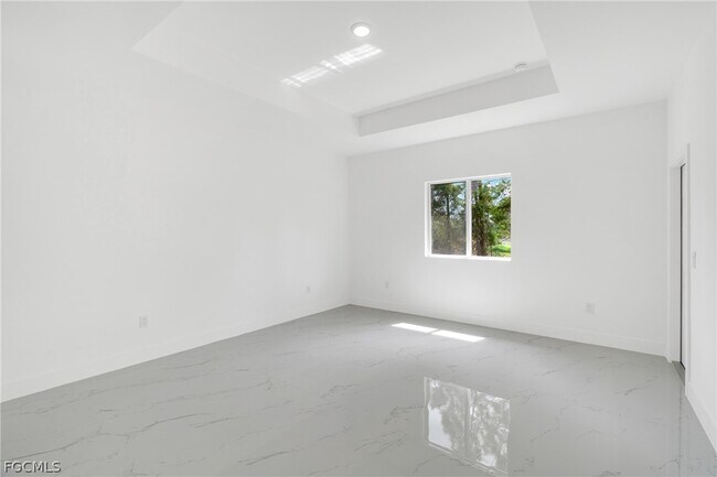 Photo - 724 Lamar St E