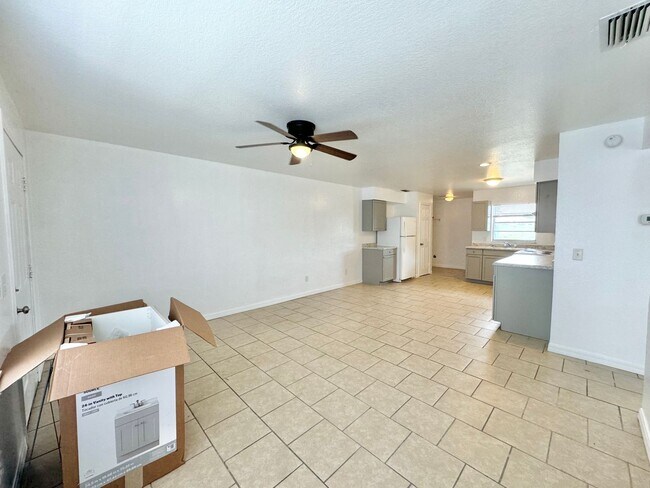 Photo - 2542 Elm Ave Unit 2542