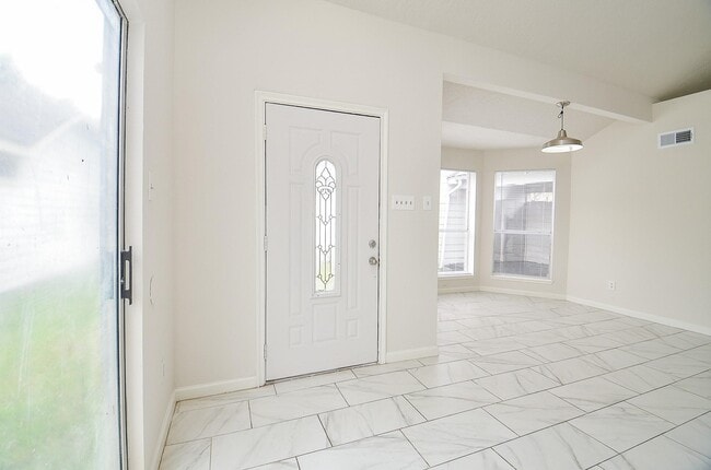 Building Photo - 11818 Spring Grove Dr Rental