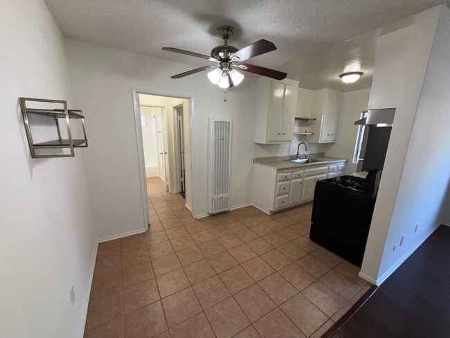 Photo - 1114 W 18th St Unidad 1