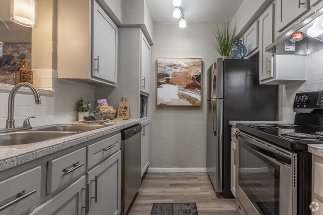 1BR, 1BA - 640SF - Kitchen