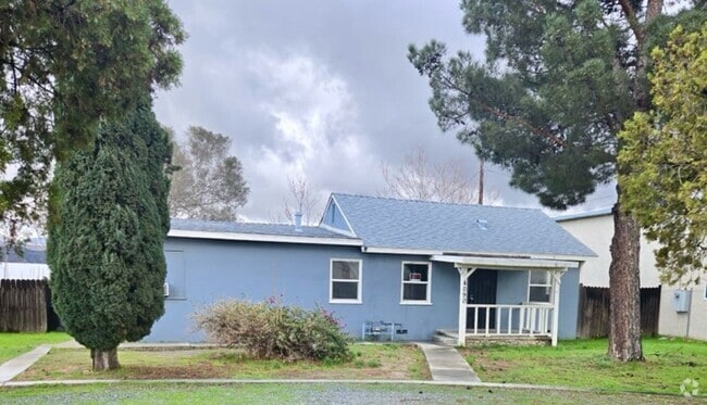 Building Photo - 3 Bedroom, 1 1/2 Bath Remodeled House for ...