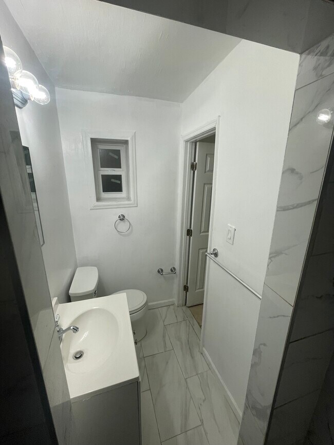 Photo - 4520 Fairview St