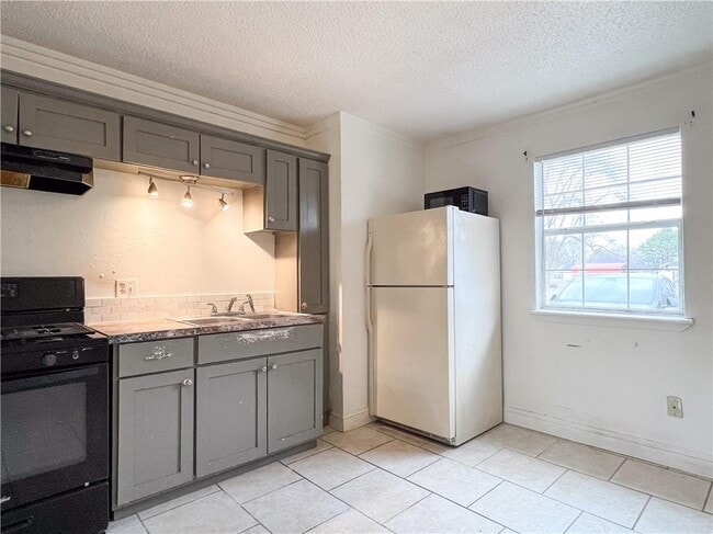 Photo - 413 Ewalt Ave Unit E2