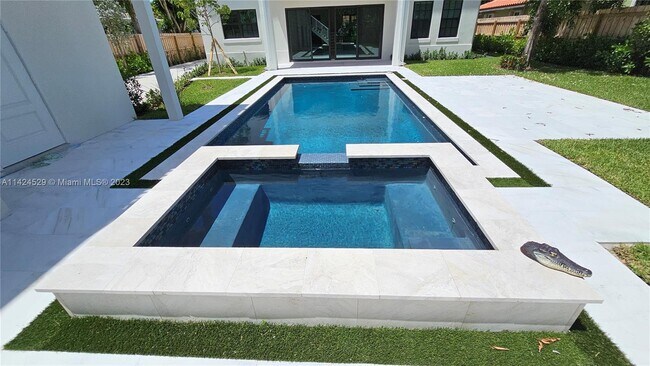 Photo - 250 Plymouth Rd