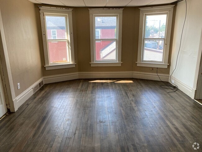 Building Photo - 834 S 3rd Ave Unit Upper Rental