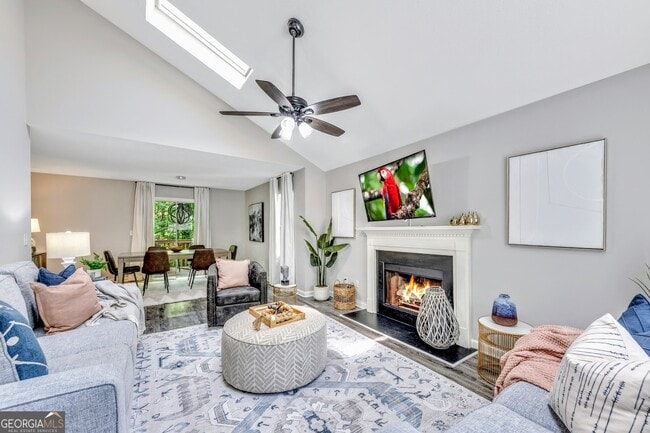 Building Photo - 4210 Lakes End Dr NW