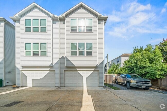 Building Photo - 850 W 20th St Rental