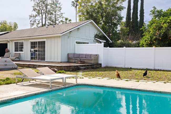 Photo - 23018 Oxnard St