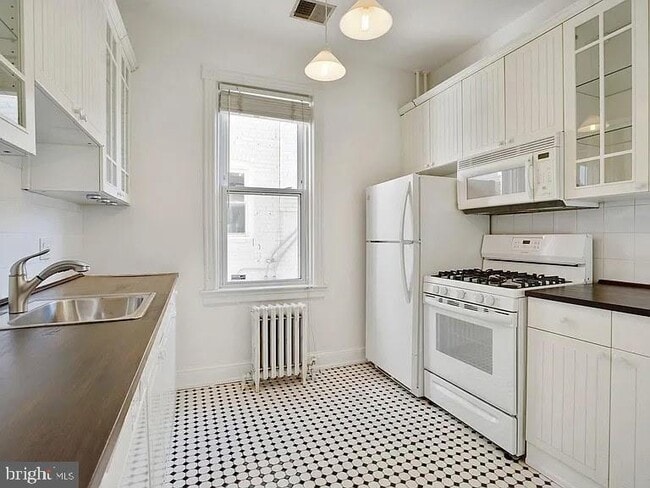 Photo - 426 Shepherd St NW