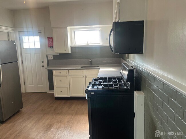 Photo - 110 Oak Tree Ave Unit 2