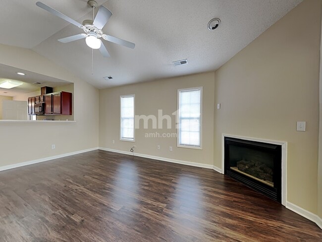 Photo - 105 Exeter Ct