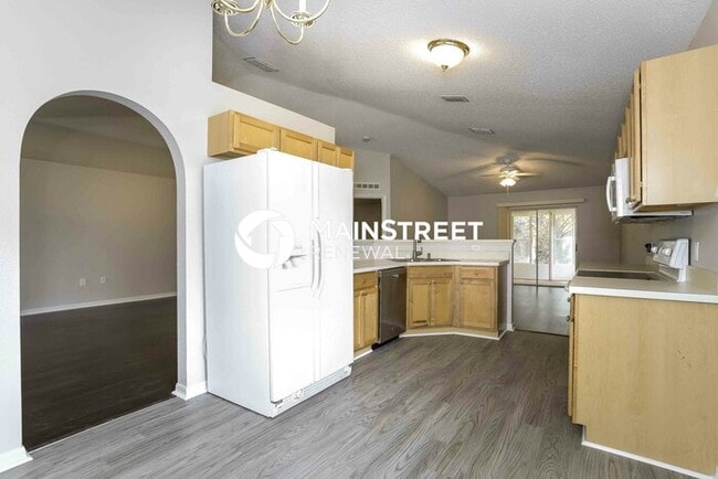 Photo - 3 Bedroom Pet-Friendly Home in St. Cloud, FL with Main Street Renewal