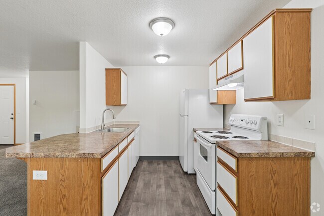 3BR, 2BA - 1,043SF - Kitchen