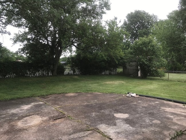 Patio trasero y patio cercados - 3251 Bayvue Blvd