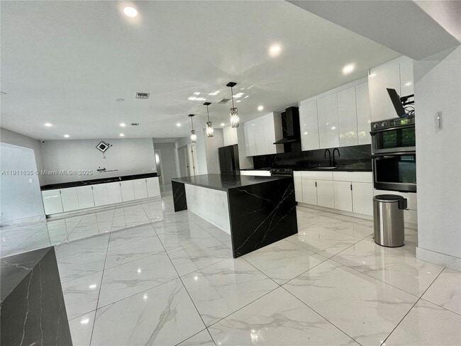 Photo - 575 NE 179th Dr