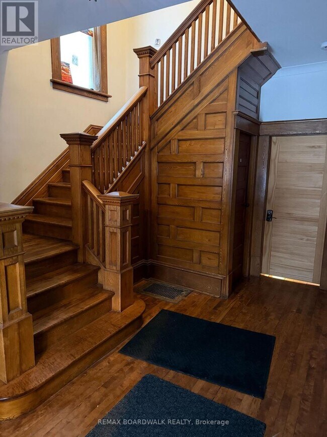 Photo - 114 Lake Ave W