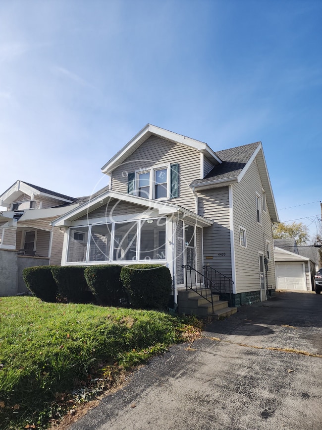 Photo - 2 bedroom with bonus partially finished basement in West Toledo