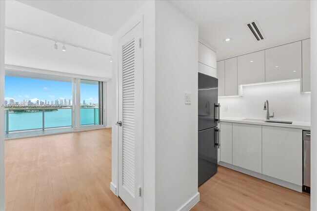 Photo - 1000 West Ave Unit 920