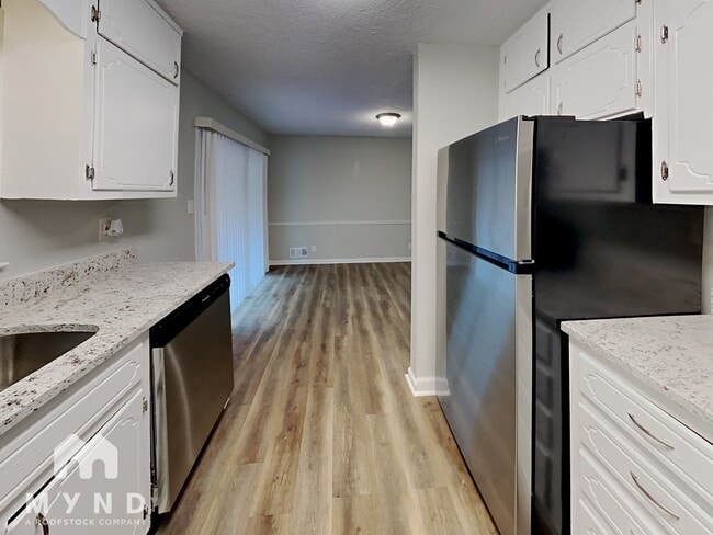 Photo - 392 Colchester Dr