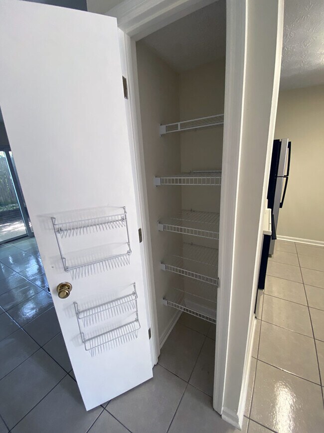 Photo - 184 Montmullin St