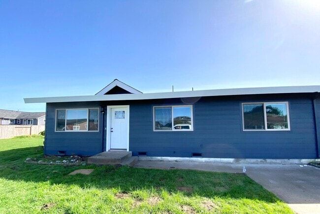 Building Photo - 3051 Hazel Ave Rental