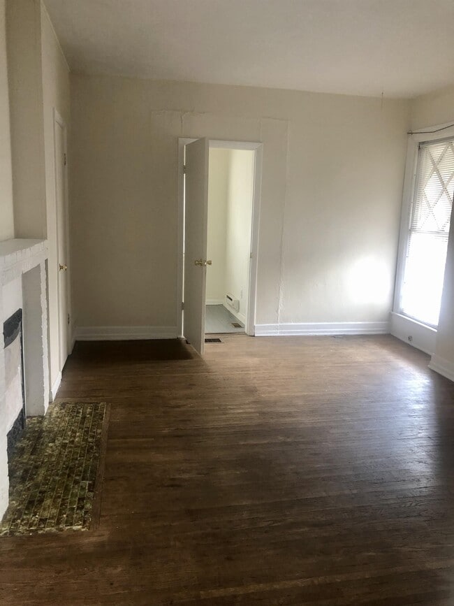 Photo - 401 E 2nd St