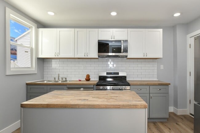 Building Photo - 1709 48th St