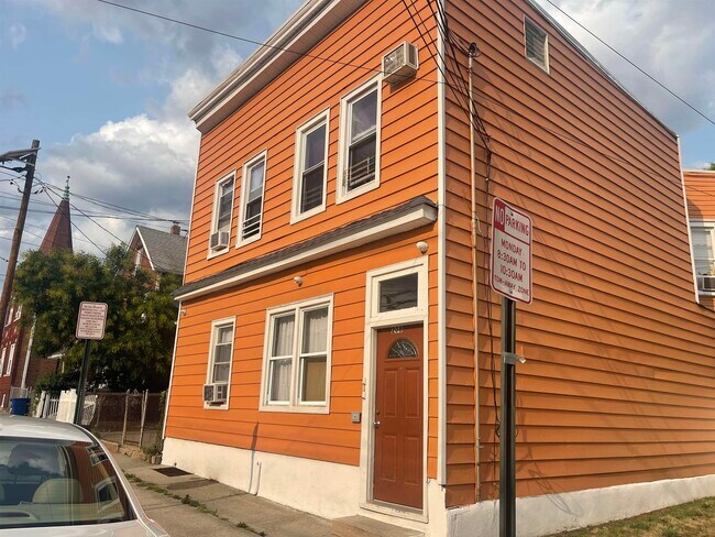 Photo - 208 4th St Unit 1