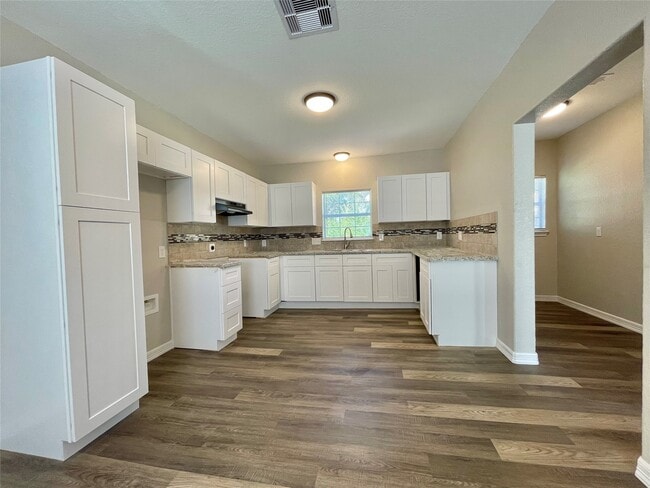 Photo - 305 N Avenue A