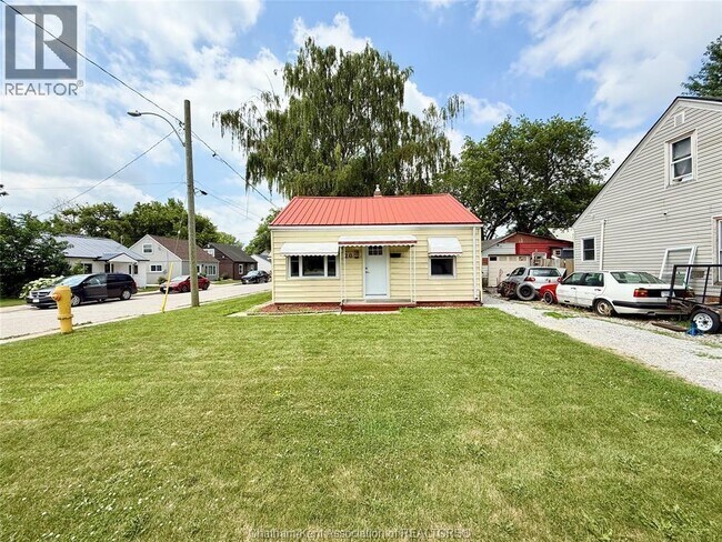 Photo - 20 McNaughton Ave