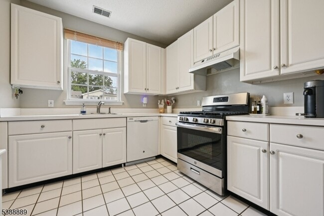 Photo - 7 Wildflower Ln